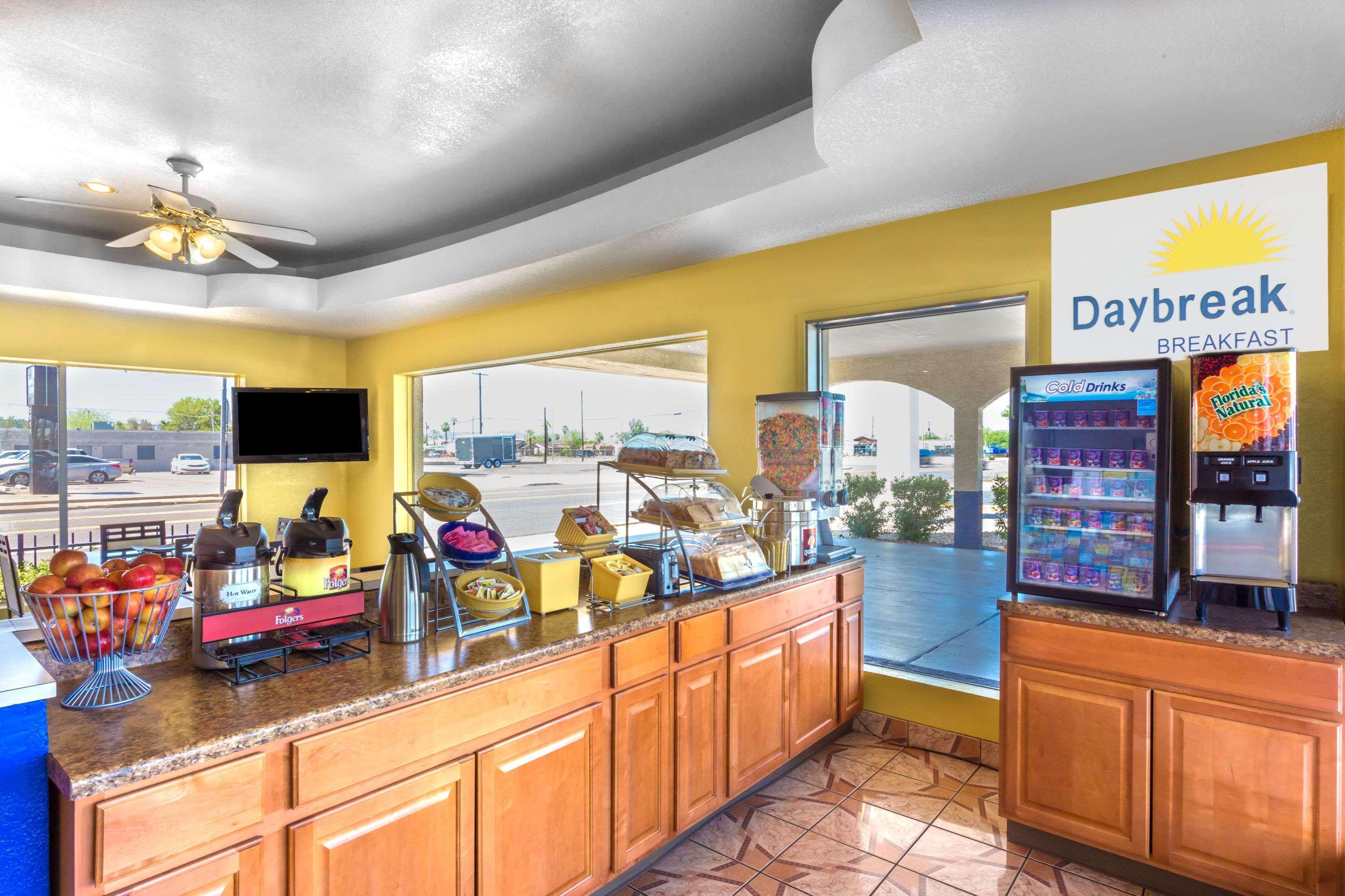 Days Inn By Wyndham Airport - 凤凰城 外观 照片