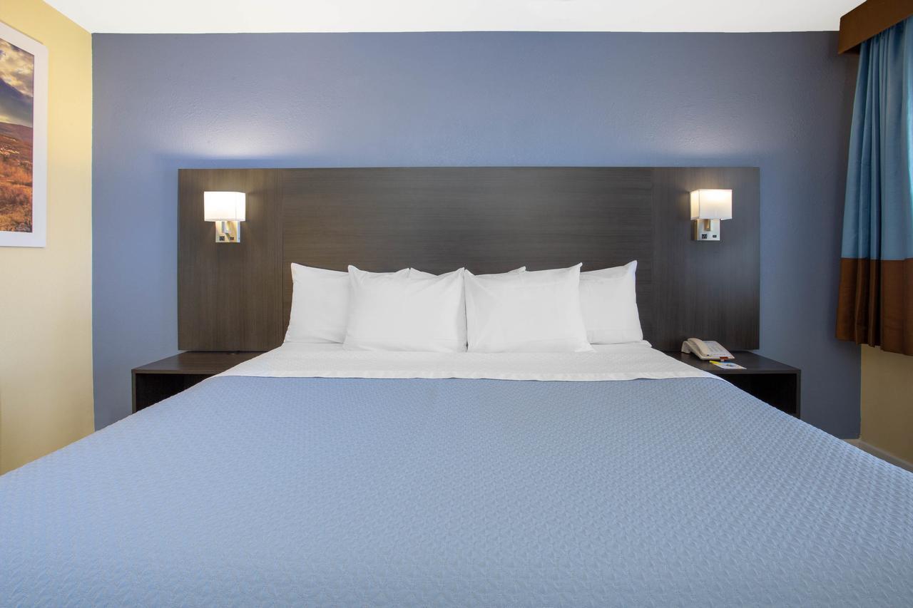 Days Inn By Wyndham Airport - 凤凰城 外观 照片